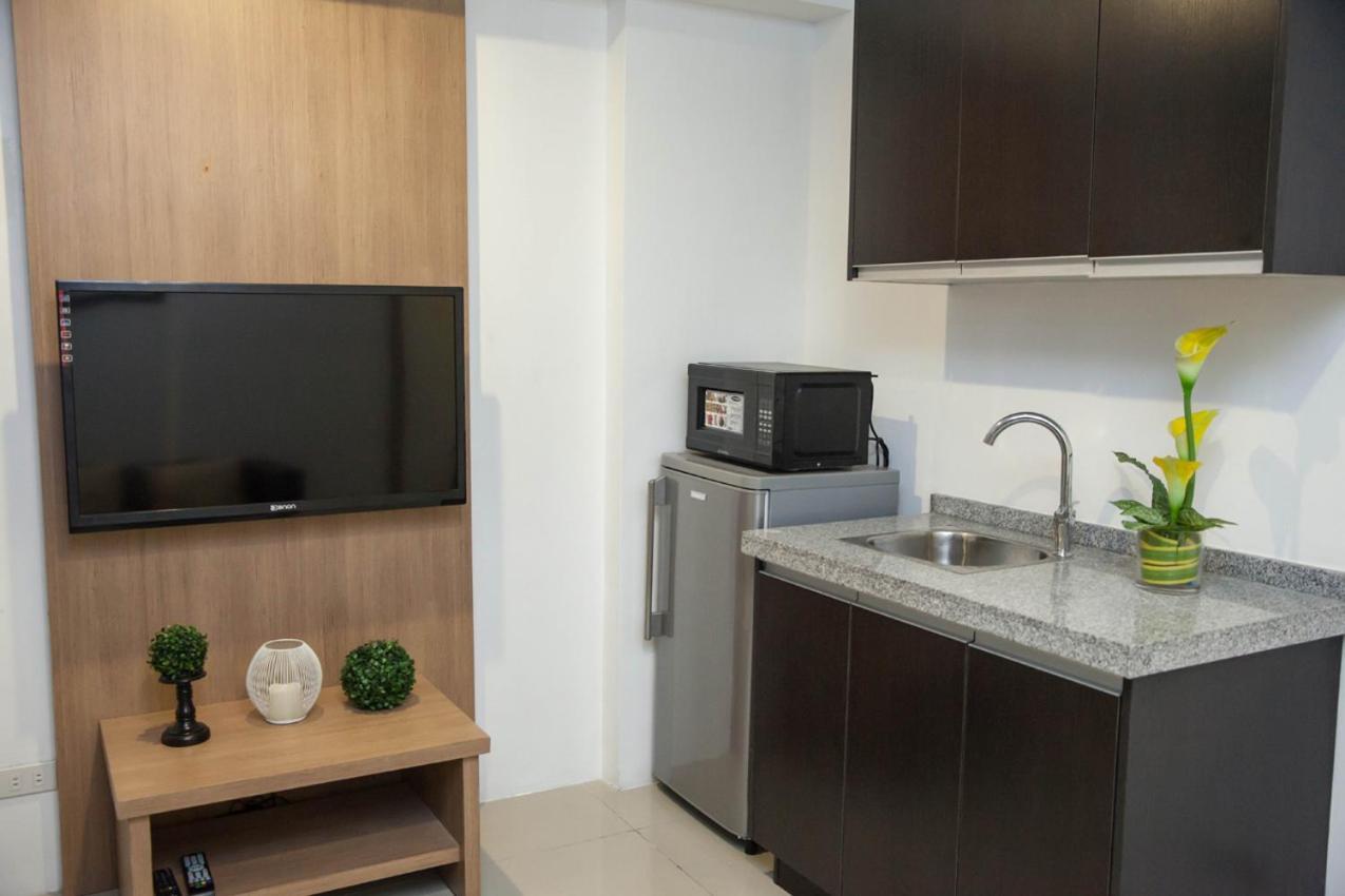 Melbourne Suites Makati City Bagian luar foto