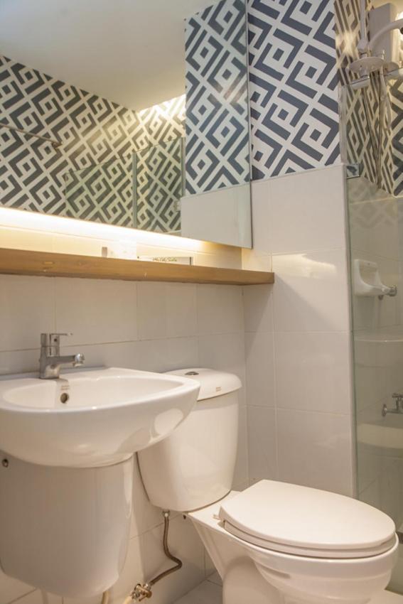 Melbourne Suites Makati City Bagian luar foto