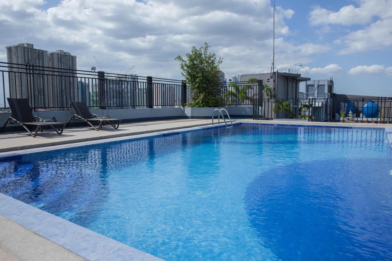 Melbourne Suites Makati City Bagian luar foto