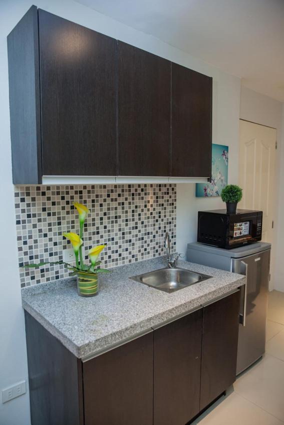 Melbourne Suites Makati City Bagian luar foto