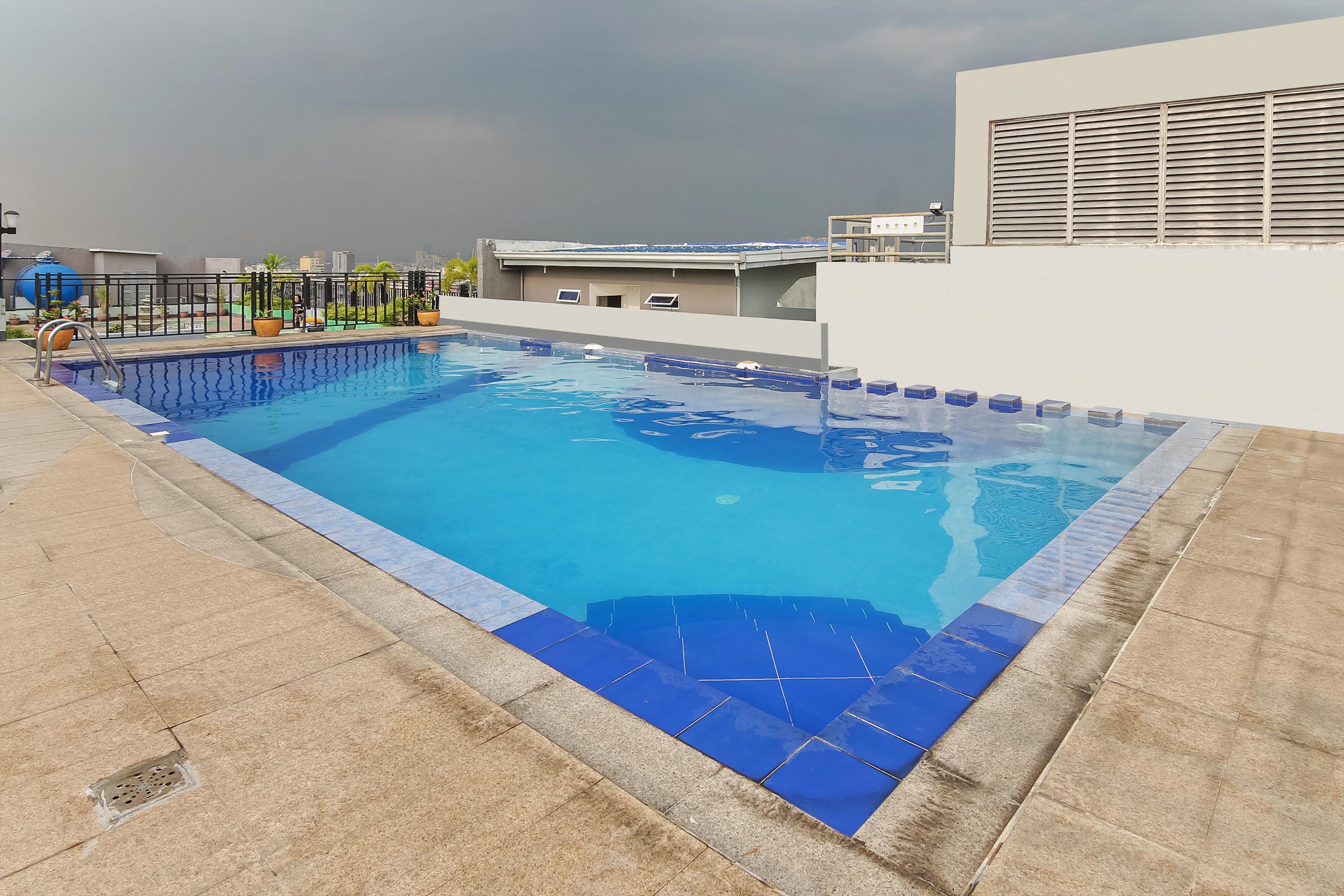 Melbourne Suites Makati City Bagian luar foto