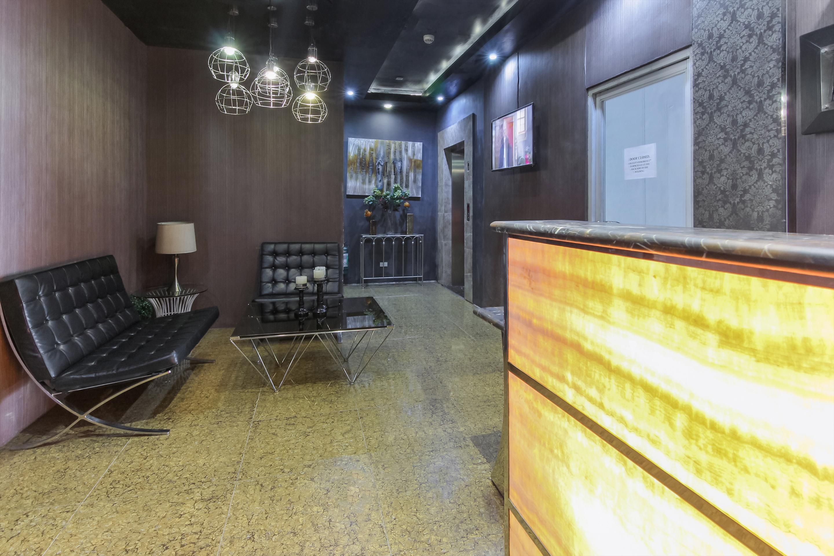 Melbourne Suites Makati City Bagian luar foto