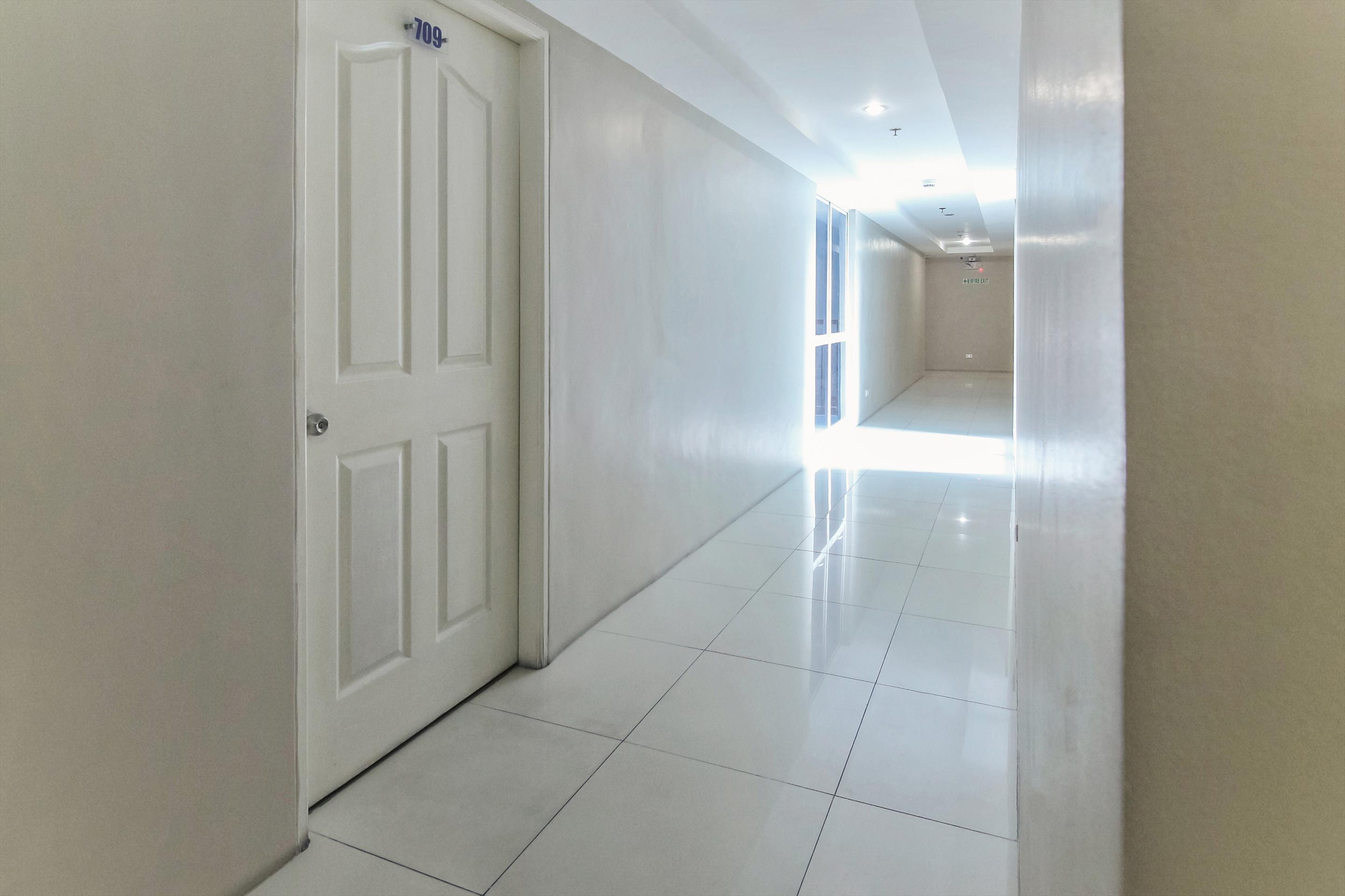 Melbourne Suites Makati City Bagian luar foto