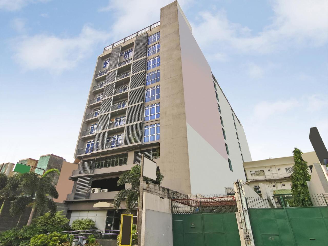 Melbourne Suites Makati City Bagian luar foto